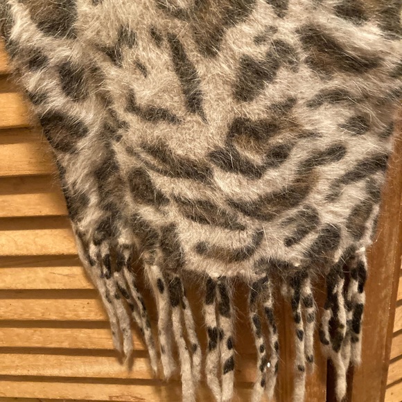 Derhy Leopard Print Angora Scarf - Picture 16 of 16